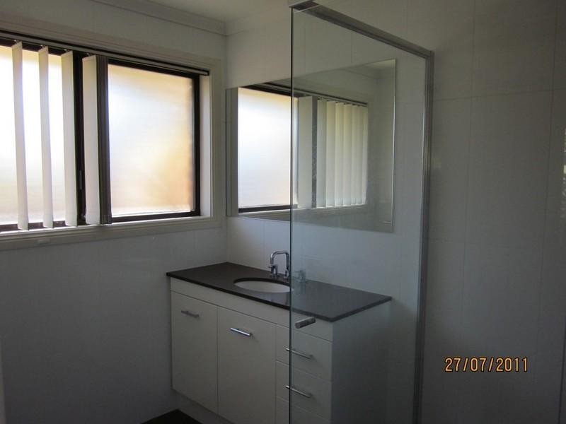 1/4 Senate Street, Labrador QLD 4215