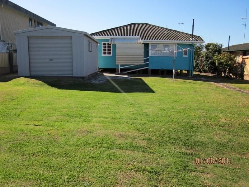 10 Third Avenue, Labrador QLD 4215