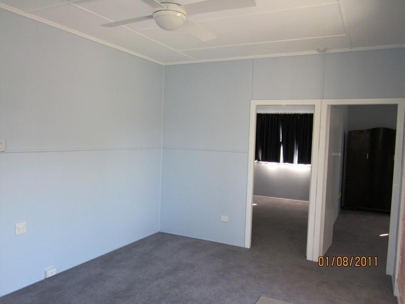 10 Third Avenue, Labrador QLD 4215