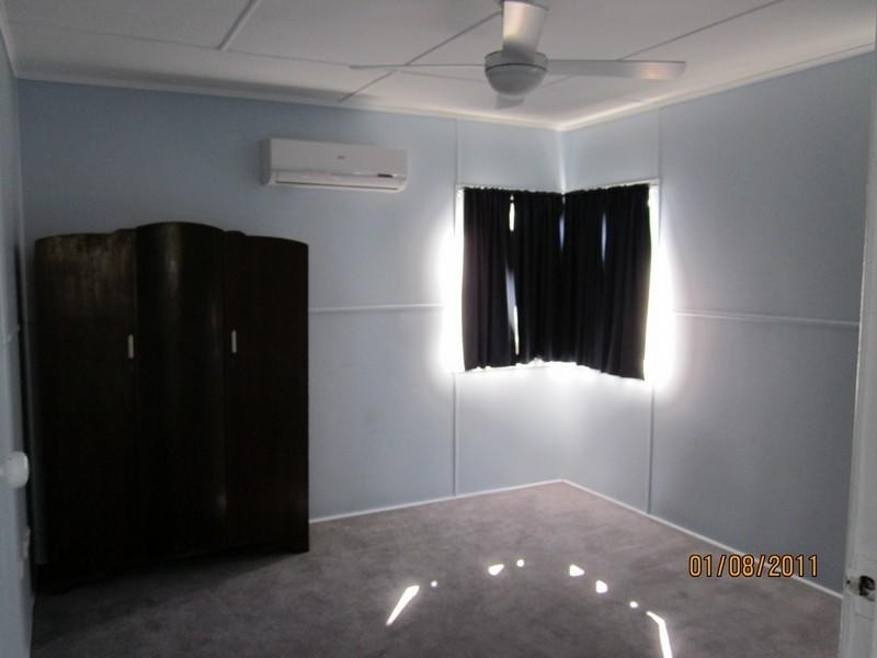 10 Third Avenue, Labrador QLD 4215