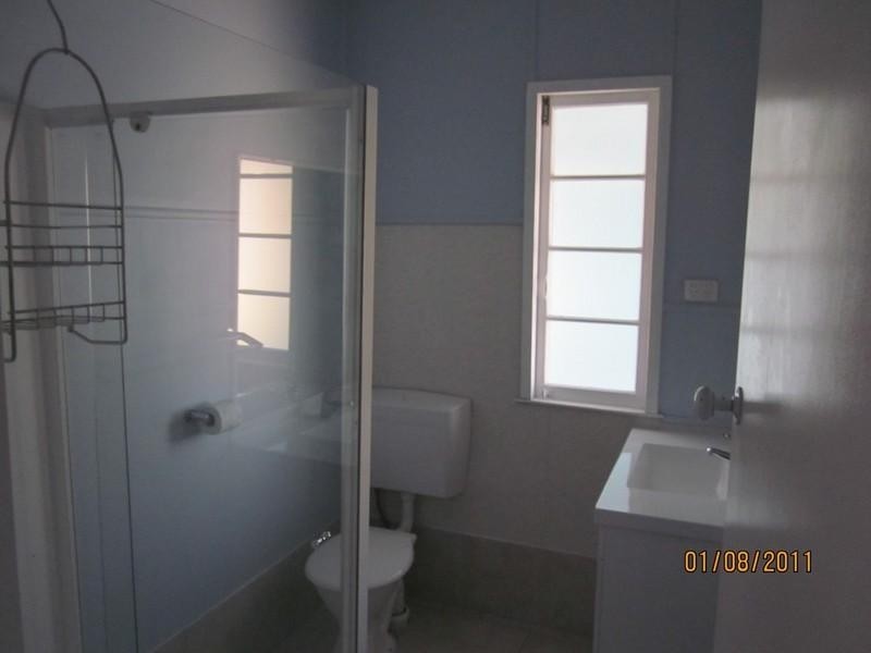 10 Third Avenue, Labrador QLD 4215