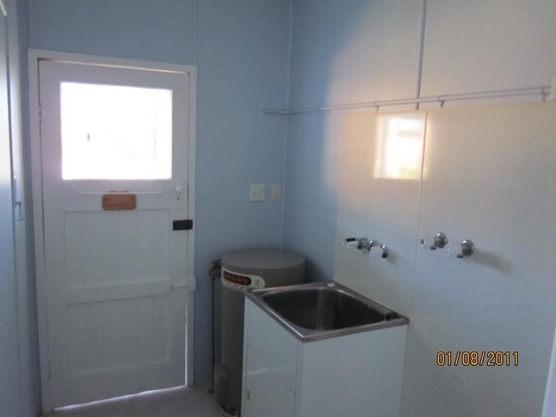 10 Third Avenue, Labrador QLD 4215