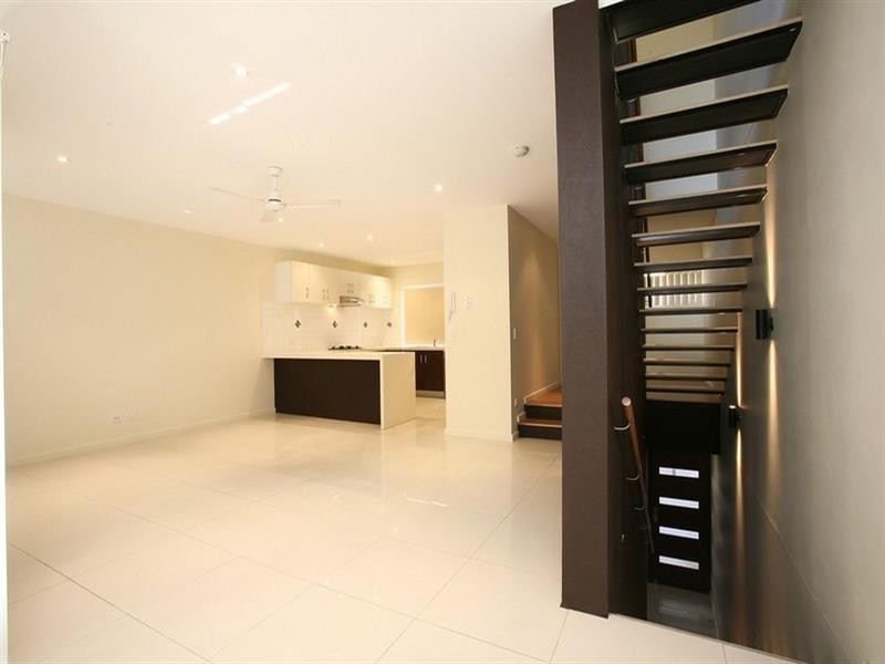 06/22 Bath Street, Labrador QLD 4215