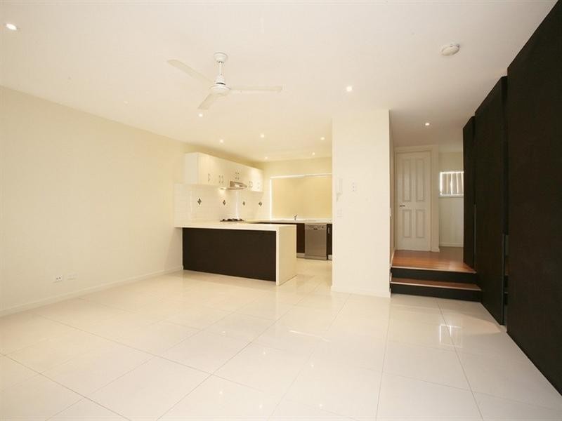 06/22 Bath Street, Labrador QLD 4215