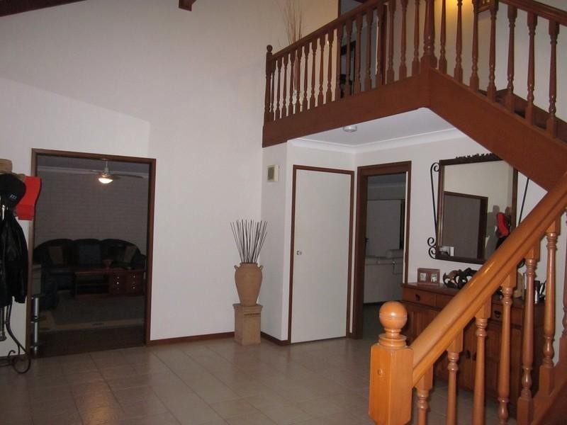 6 Lobb Court, Arundel QLD 4214