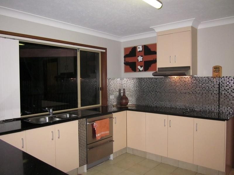 6 Lobb Court, Arundel QLD 4214