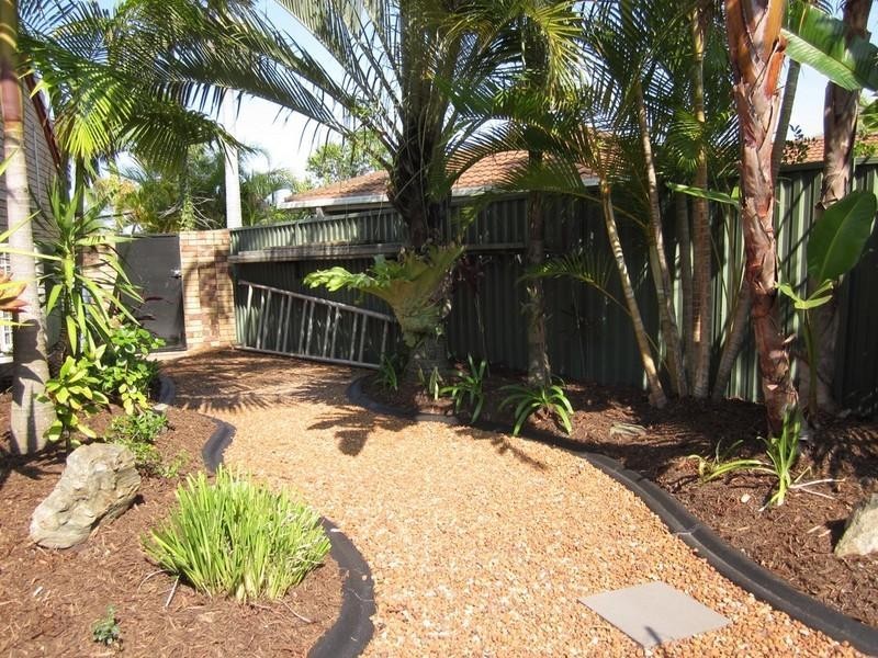 6 Lobb Court, Arundel QLD 4214