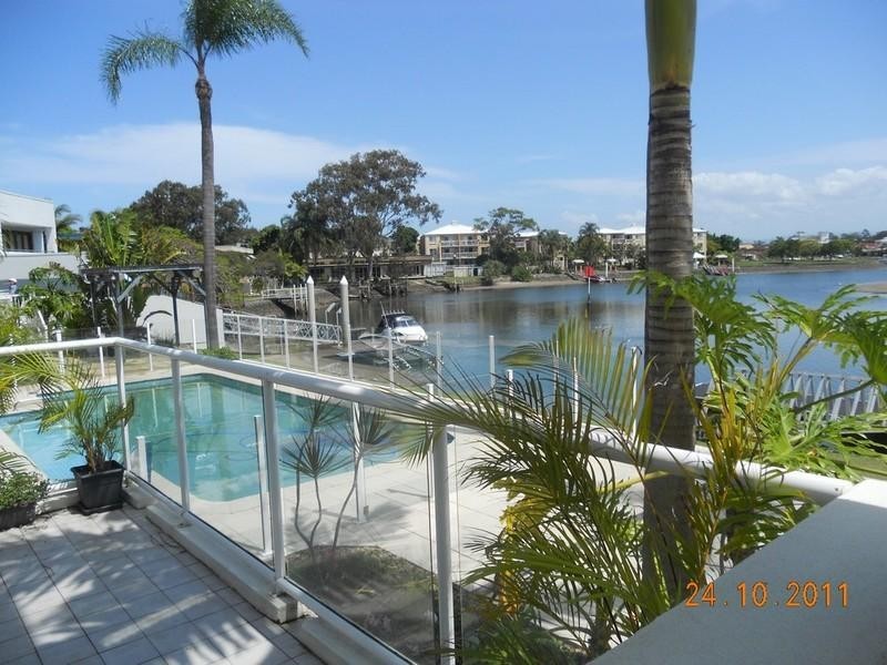 2/52 Back Street, Biggera Waters QLD 4216