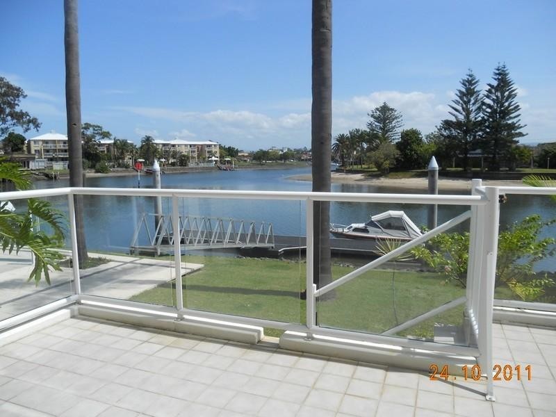 2/52 Back Street, Biggera Waters QLD 4216