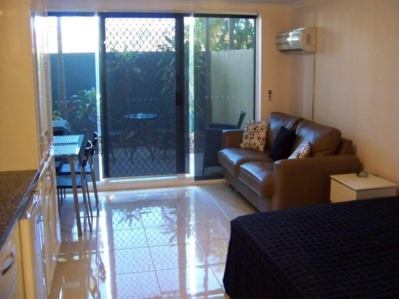 6/125 Frank Street, Labrador QLD 4215