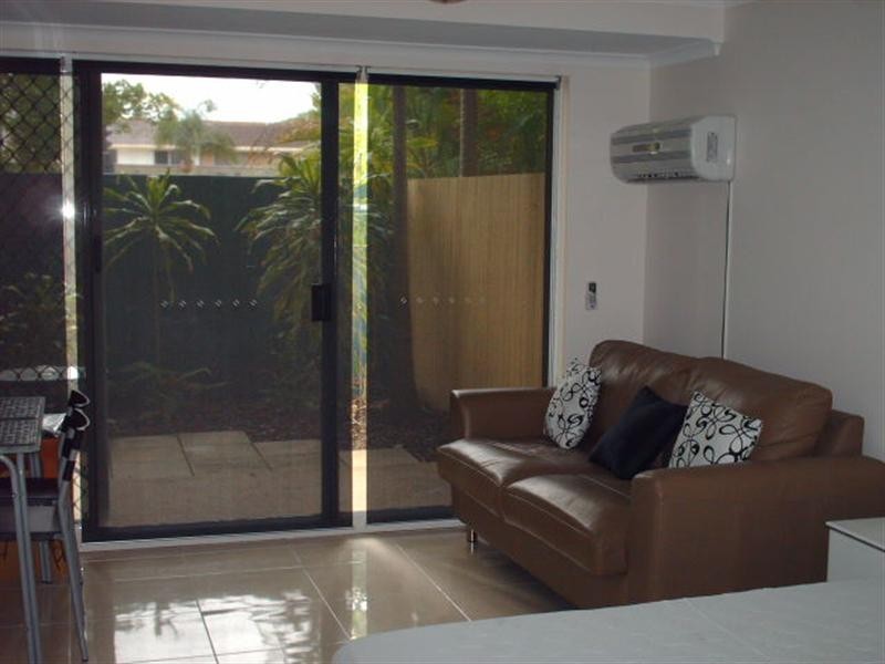 6/125 Frank Street, Labrador QLD 4215