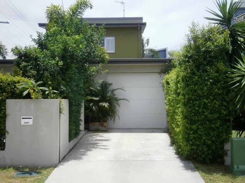 2/23 Hunter Avenue, Labrador QLD 4215