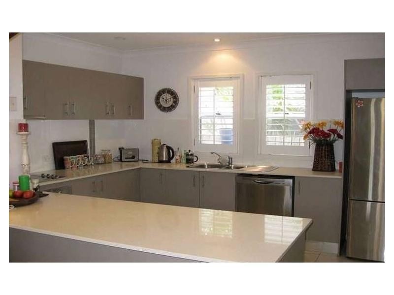 2/23 Hunter Avenue, Labrador QLD 4215