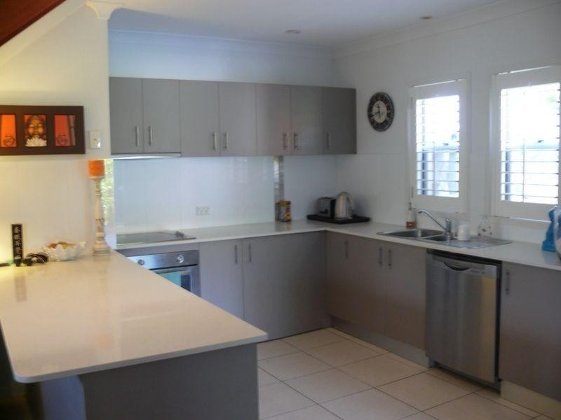 2/23 Hunter Avenue, Labrador QLD 4215