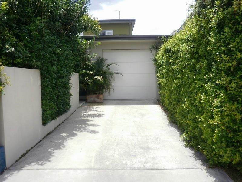 2/23 Hunter Avenue, Labrador QLD 4215