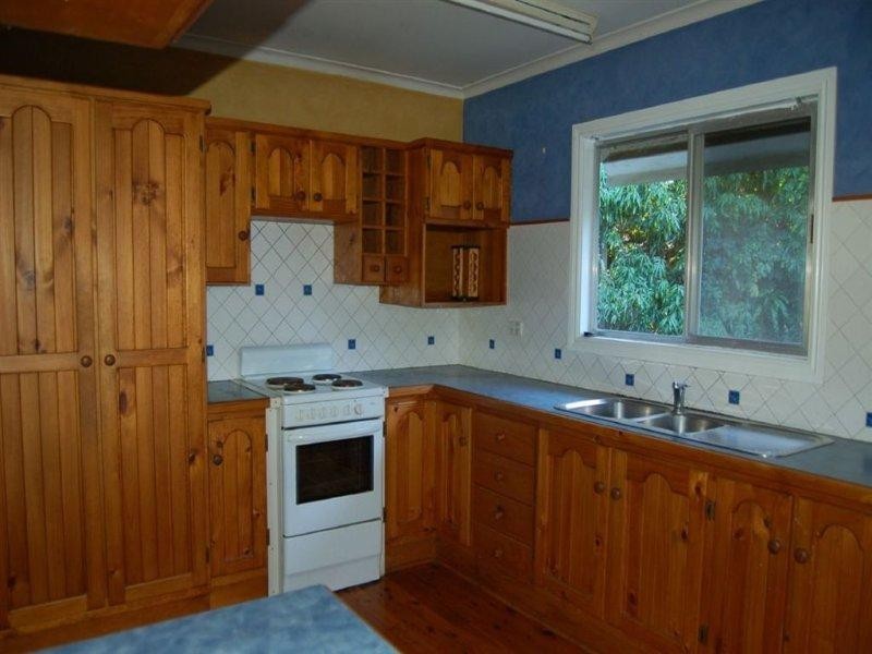 4 Coral Avenue, Labrador QLD 4215