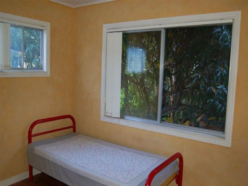 4 Coral Avenue, Labrador QLD 4215