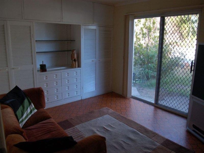 4 Coral Avenue, Labrador QLD 4215