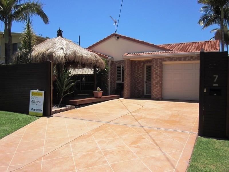 1/7 Middle Street, Labrador QLD 4215