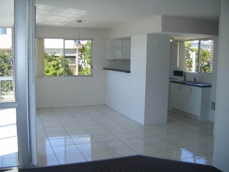 8/294 Marine Parade, Labrador QLD 4215