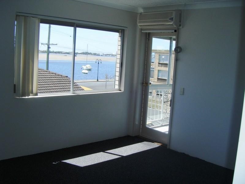 8/294 Marine Parade, Labrador QLD 4215