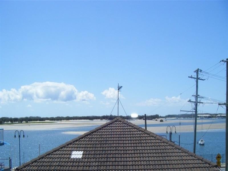 8/294 Marine Parade, Labrador QLD 4215