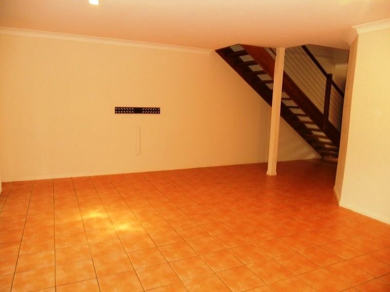 3/15 Harley Street, Labrador QLD 4215