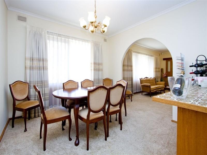 2 Newcombe Avenue, West Lakes Shore SA 5020