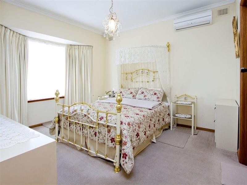 2 Newcombe Avenue, West Lakes Shore SA 5020