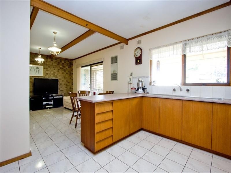 2 Newcombe Avenue, West Lakes Shore SA 5020