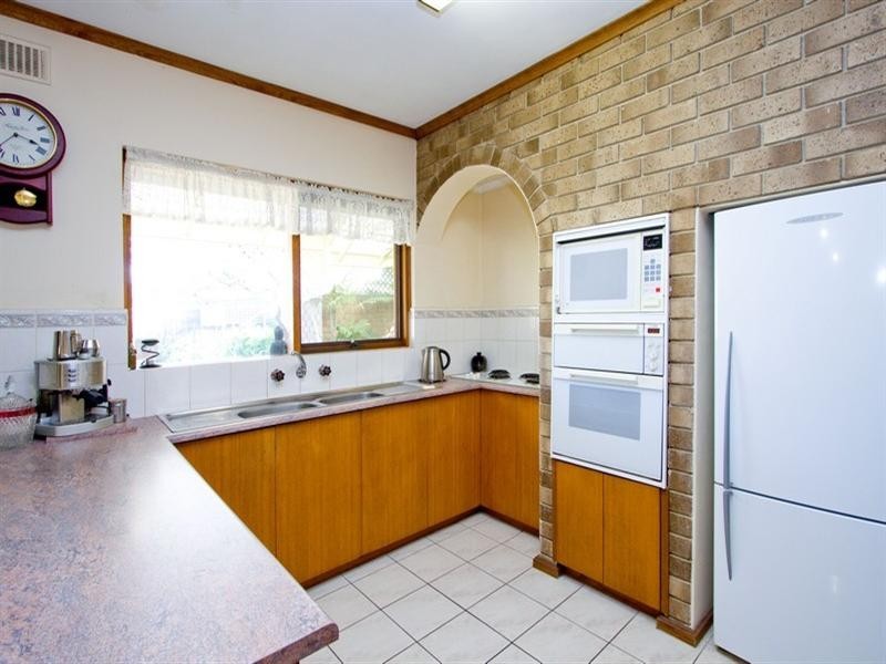 2 Newcombe Avenue, West Lakes Shore SA 5020