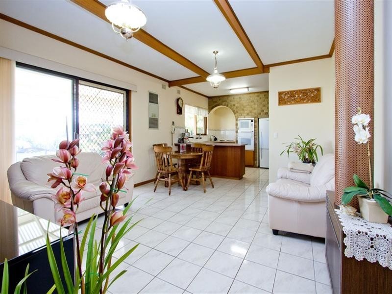 2 Newcombe Avenue, West Lakes Shore SA 5020