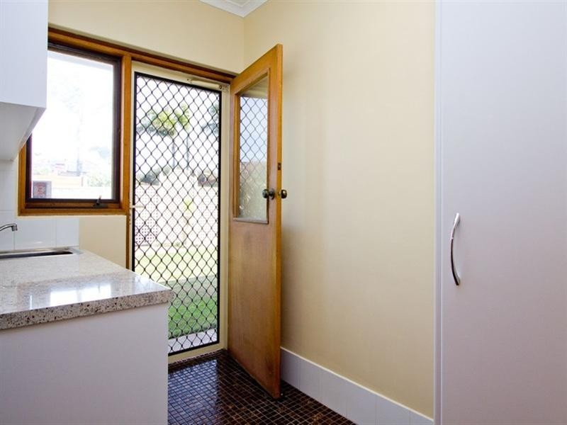 2 Newcombe Avenue, West Lakes Shore SA 5020