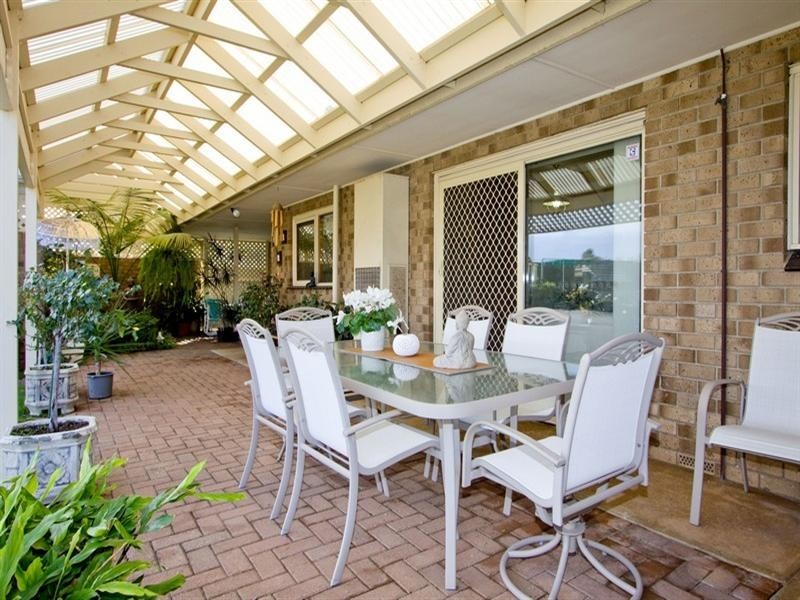 2 Newcombe Avenue, West Lakes Shore SA 5020