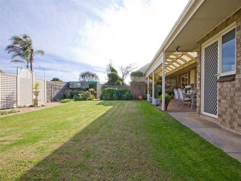 2 Newcombe Avenue, West Lakes Shore SA 5020