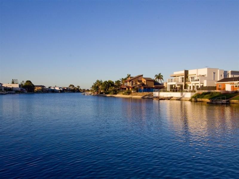 2 Newcombe Avenue, West Lakes Shore SA 5020