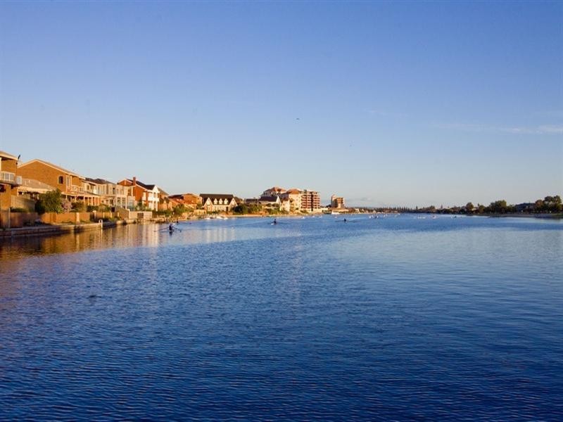 2 Newcombe Avenue, West Lakes Shore SA 5020