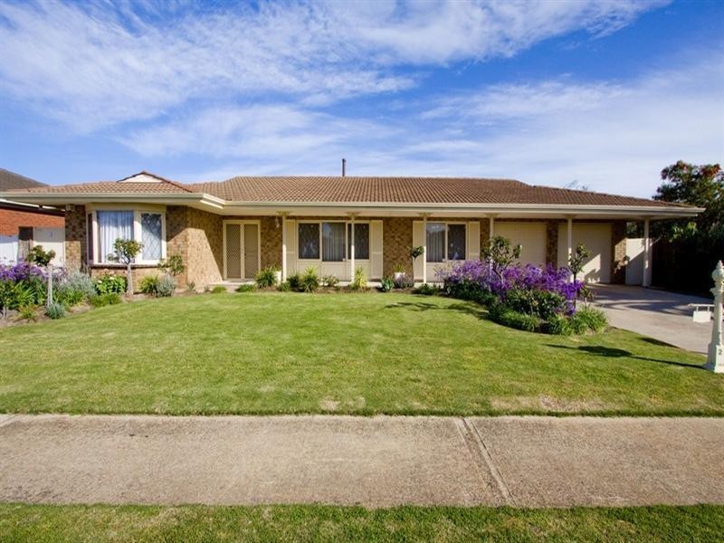 2 Newcombe Avenue, West Lakes Shore SA 5020