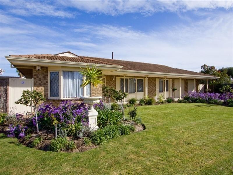 2 Newcombe Avenue, West Lakes Shore SA 5020