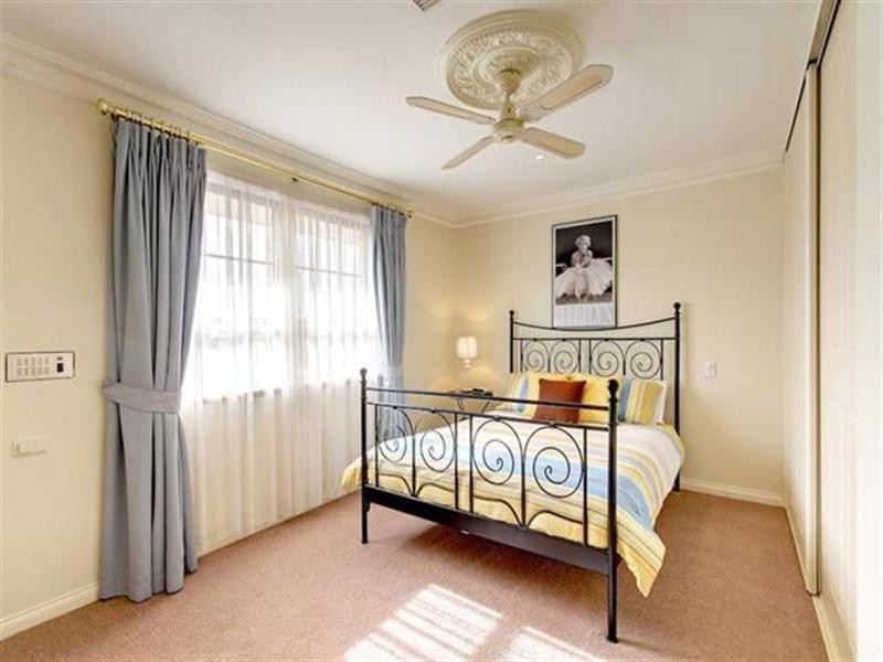 1 Tennyson Heights Court, Tennyson SA 5022