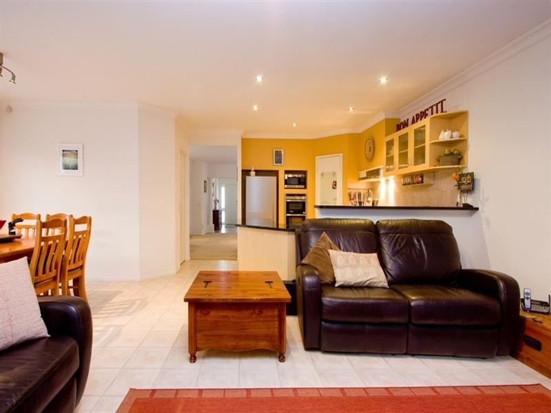 8 Sandalwood Crescent, Flagstaff Hill SA 5159