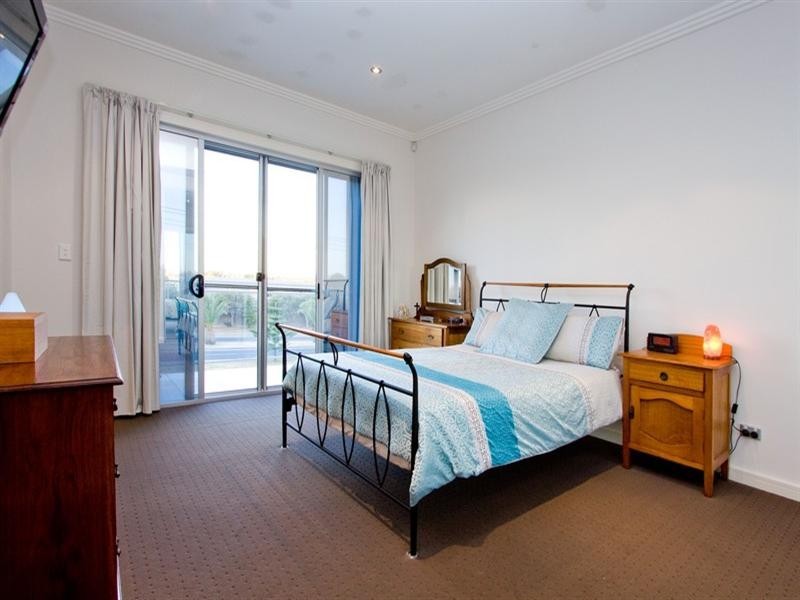 69a Military Road, Tennyson SA 5022