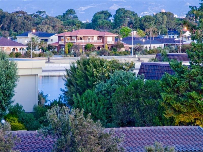 69a Military Road, Tennyson SA 5022