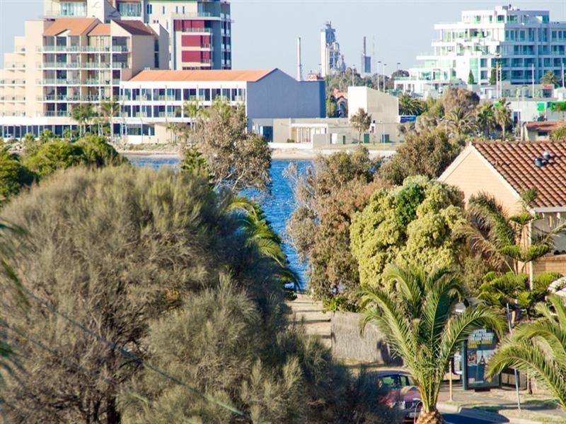 69a Military Road, Tennyson SA 5022