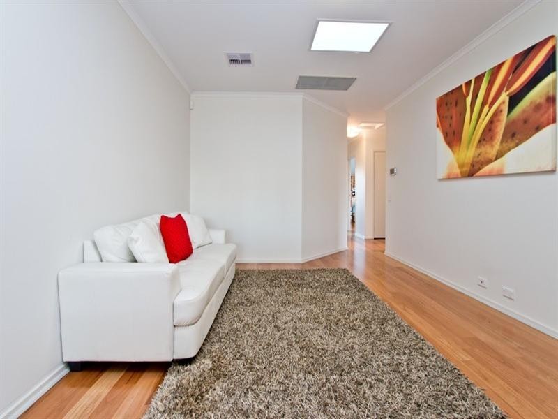 9A Rothesay Avenue, Glenelg North SA 5045