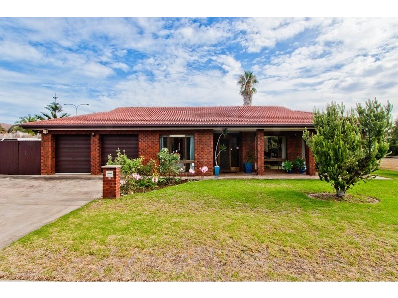 18 Bluelake Court, Tennyson SA 5022