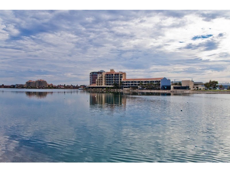 18 Bluelake Court, Tennyson SA 5022