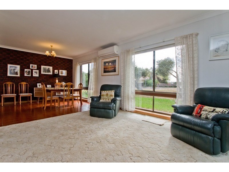 18 Bluelake Court, Tennyson SA 5022