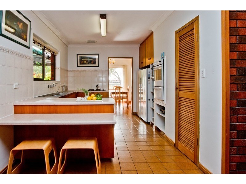 18 Bluelake Court, Tennyson SA 5022