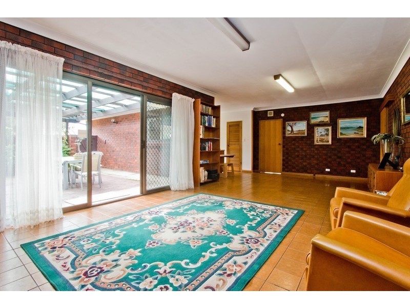 18 Bluelake Court, Tennyson SA 5022